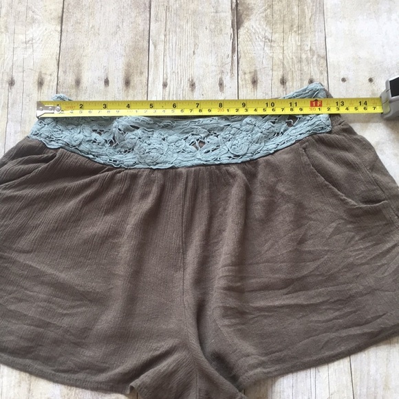 Altar’d State Shorts - Picture 6 of 6